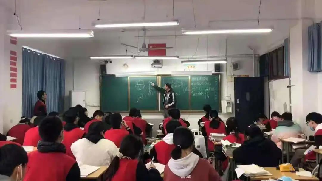 优胜故事｜郑州优胜实中学高级物理教师陈华三尺讲台写春秋
