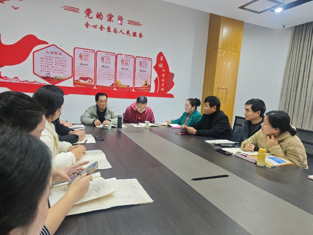 碰撞与共生｜郑州四中教育专家张达莅临我校指导教研工作