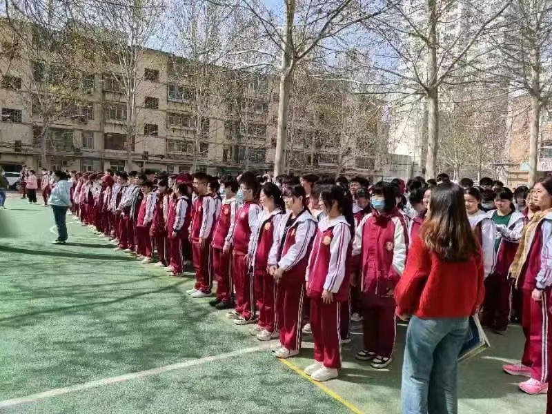 防患未“燃” 安全至上:郑州优胜实验中学开展消防安全疏散演练