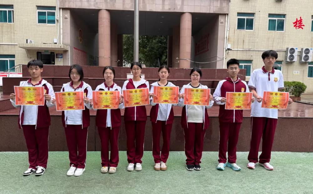 书香满校园 诵读润心田——我校高一年级成功举办早读午诵评比活动