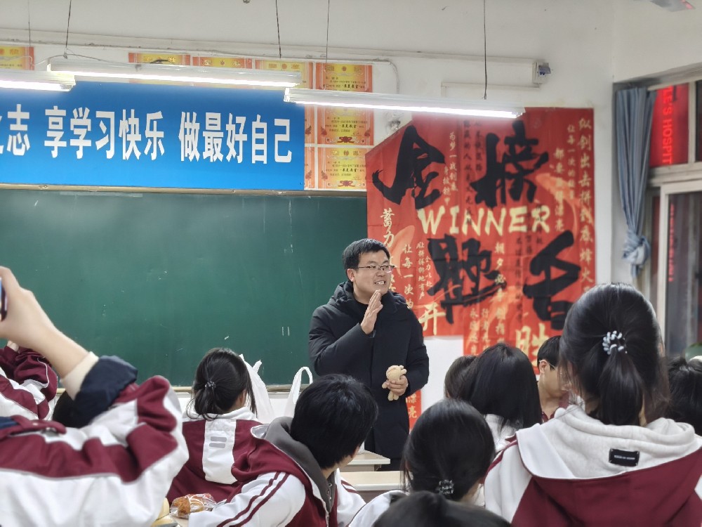 青春亮剑,决胜二百天!我校高三各班级自主策划高考动员会点燃备考激情