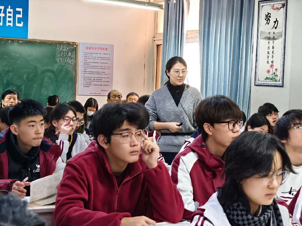 专家引领 教研赋能 ⎜郑州四中陈玉印老师深入我校地理课堂听评指导