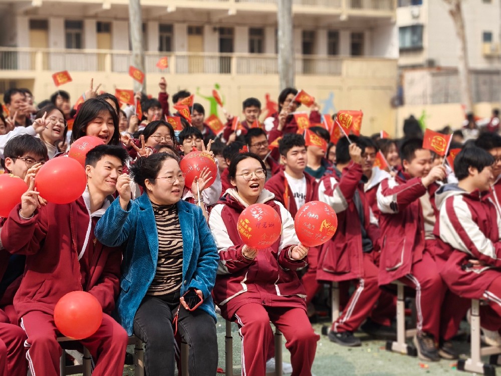 砺剑扬帆勇闯高考凌云关  秉礼笃行誓摘金榜耀韶华——郑州优胜实验中学举行2026届高考冲刺誓师大会
